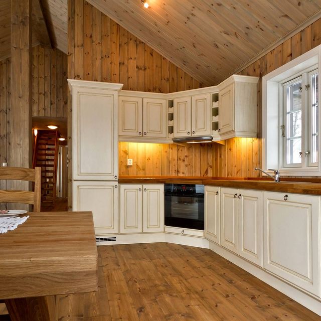 Kitchen and dining room furniture