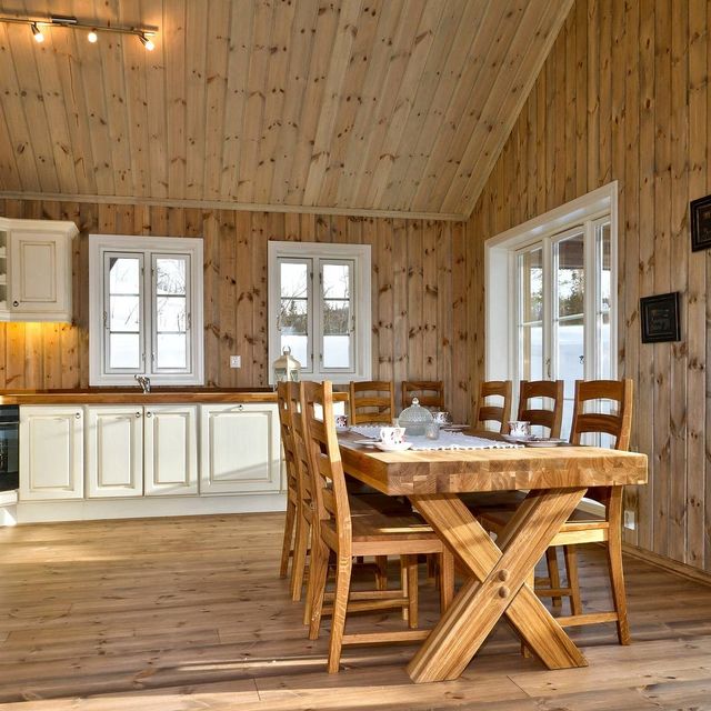 Kitchen and dining room furniture