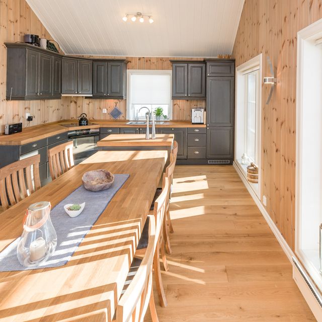 Kitchen and dining room furniture