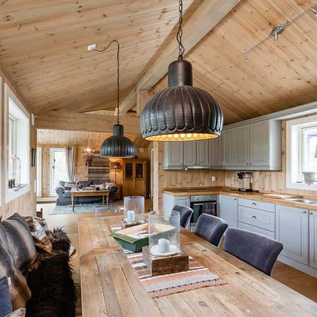 Kitchen and dining room furniture
