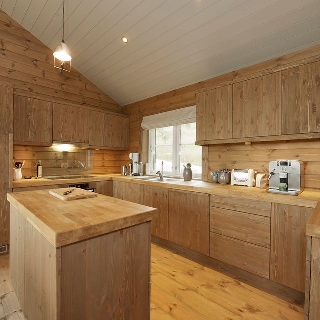 Kitchen and dining room furniture