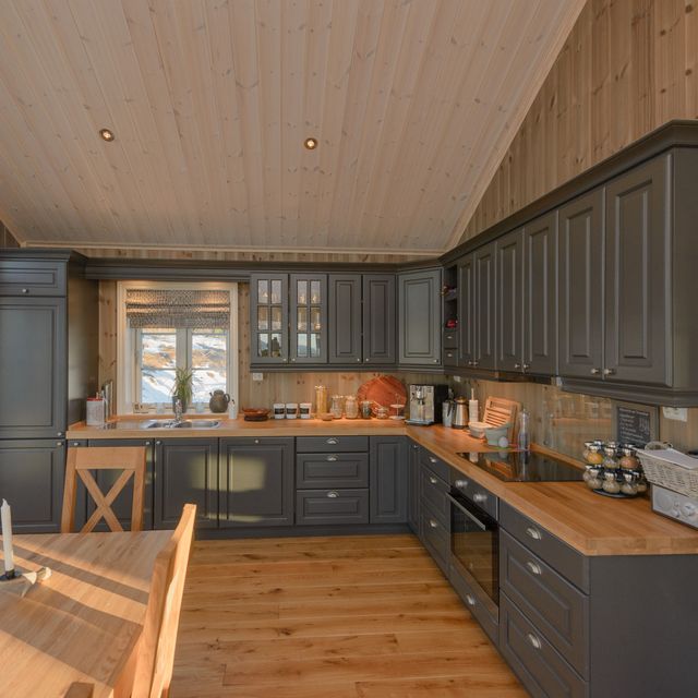 Kitchen and dining room furniture