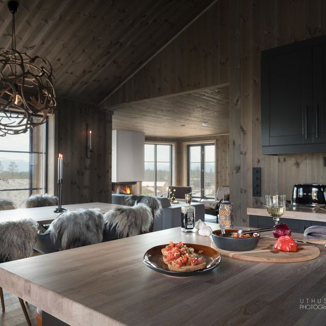 Kitchen and dining room furniture