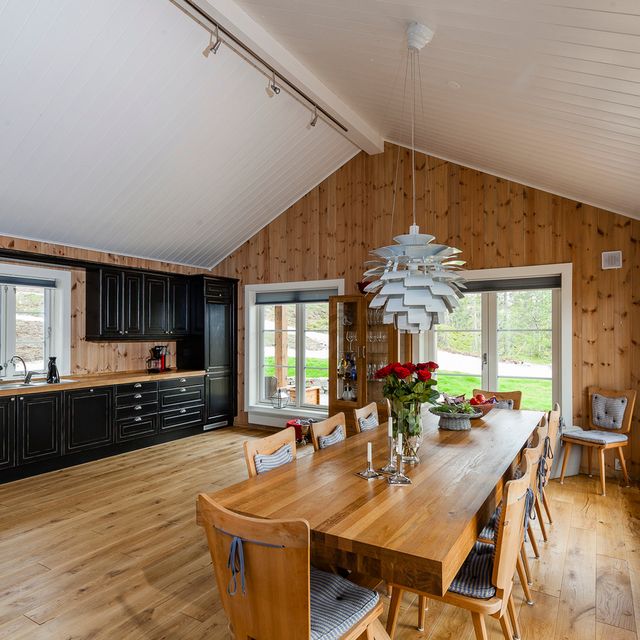 Kitchen and dining room furniture