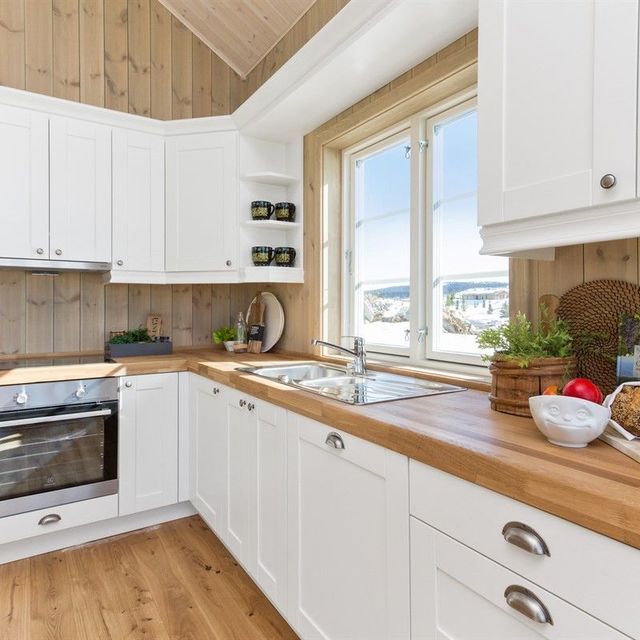 Kitchen and dining room furniture