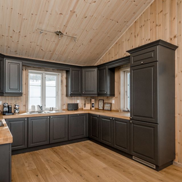 Kitchen and dining room furniture