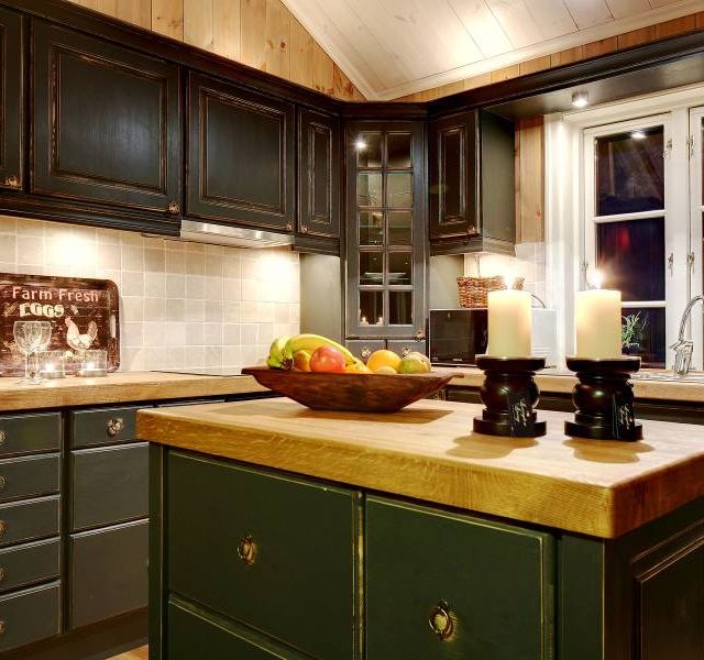 Kitchen and dining room furniture