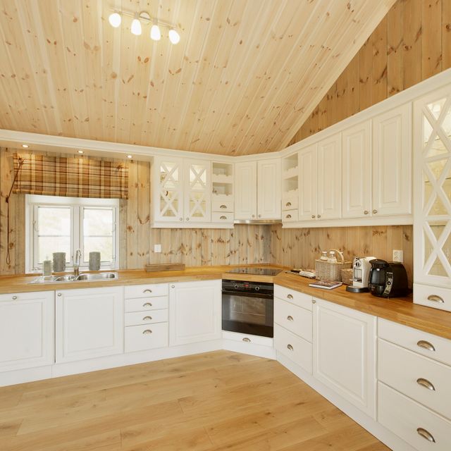 Kitchen and dining room furniture