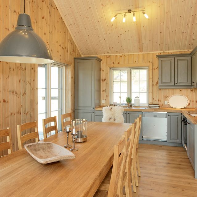 Kitchen and dining room furniture