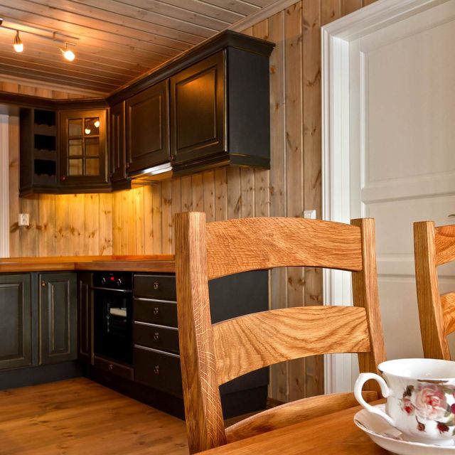 Kitchen and dining room furniture
