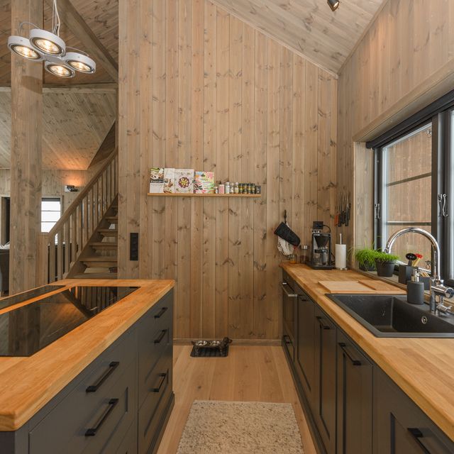 Kitchen and dining room furniture