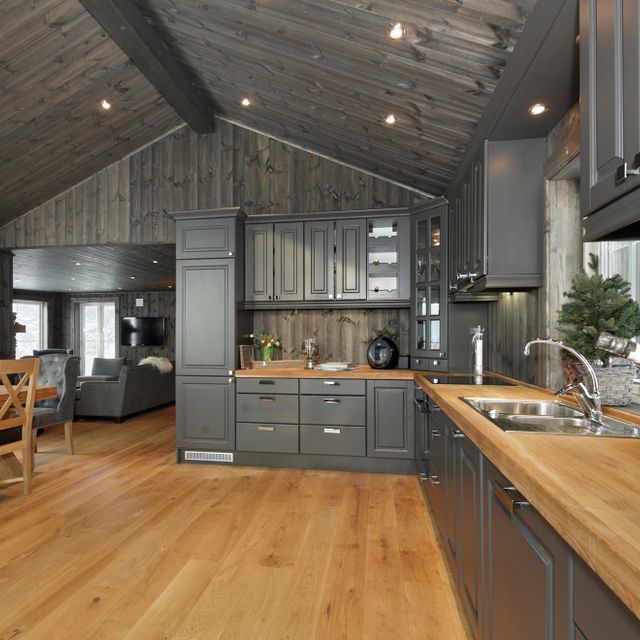 Kitchen and dining room furniture