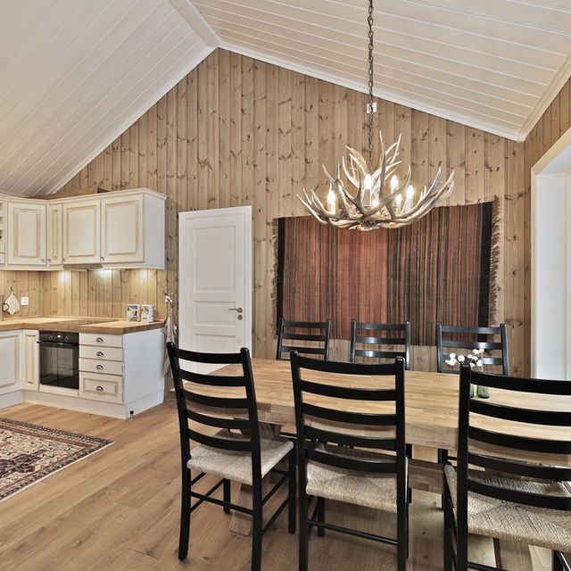 Kitchen and dining room furniture