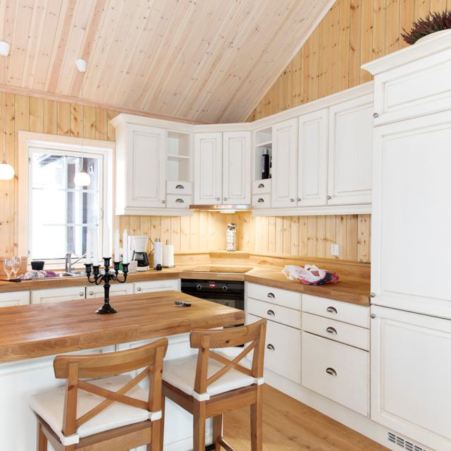 Kitchen and dining room furniture