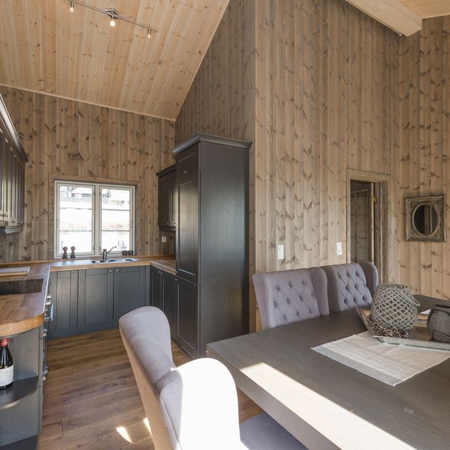 Kitchen and dining room furniture