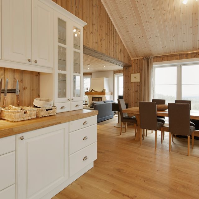 Kitchen and dining room furniture