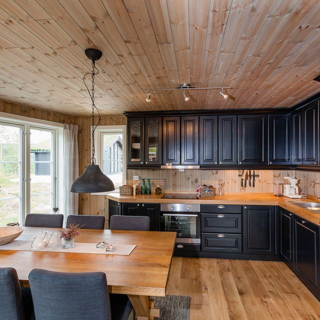 Kitchen and dining room furniture