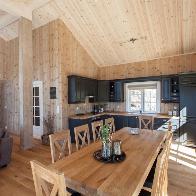 Kitchen and dining room furniture