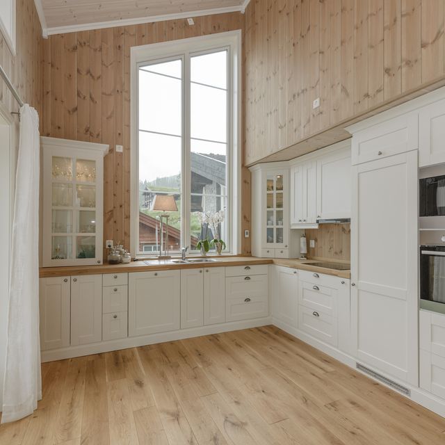 Kitchen and dining room furniture