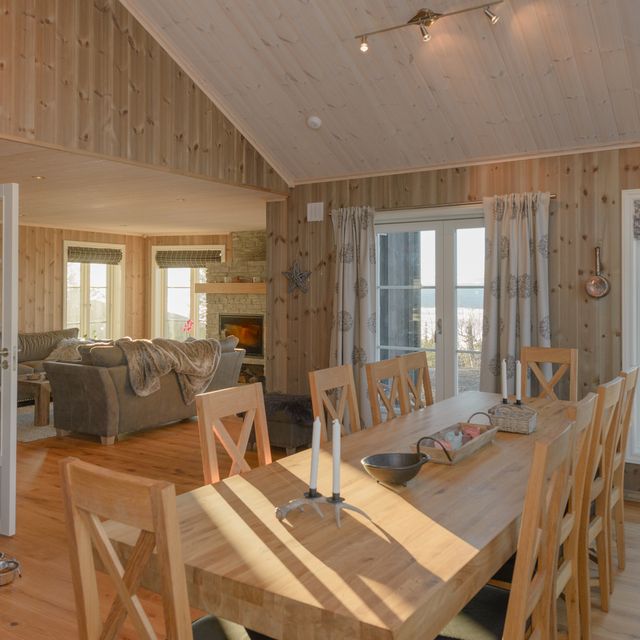 Kitchen and dining room furniture