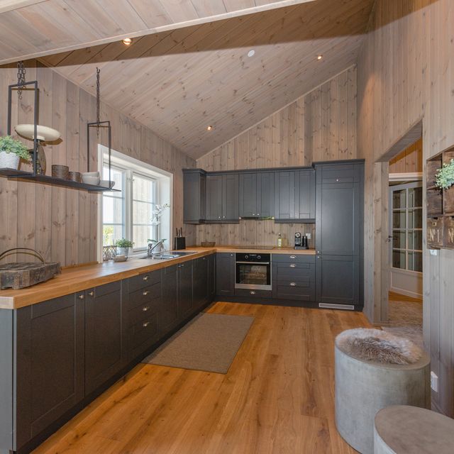 Kitchen and dining room furniture