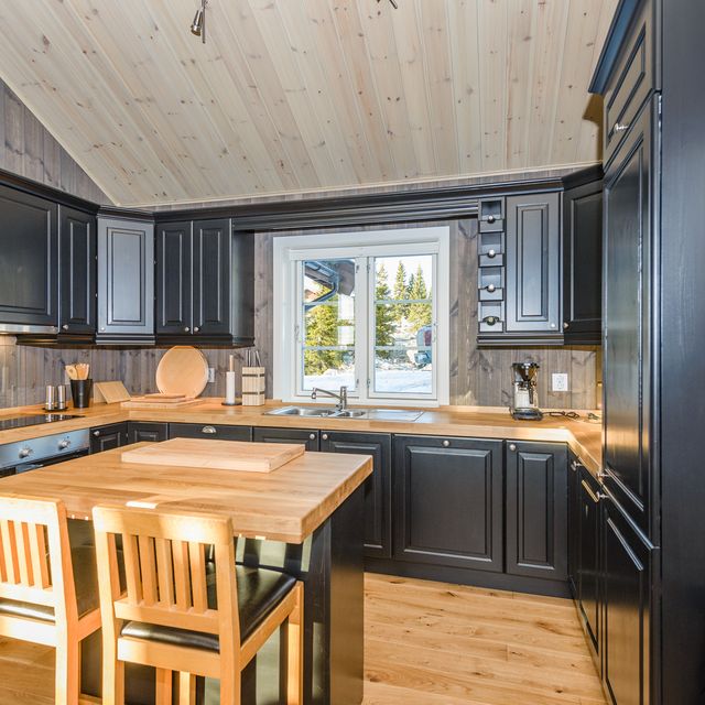 Kitchen and dining room furniture