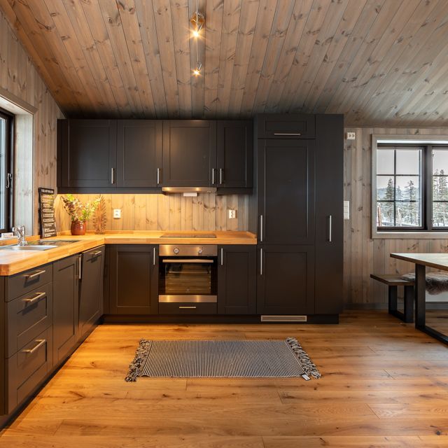 Kitchen and dining room furniture