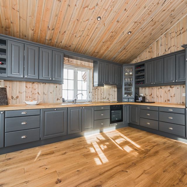 Kitchen and dining room furniture